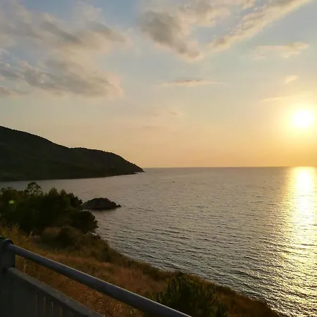 شقة Studio With Sea View Enclosed Garden And Wifi At
