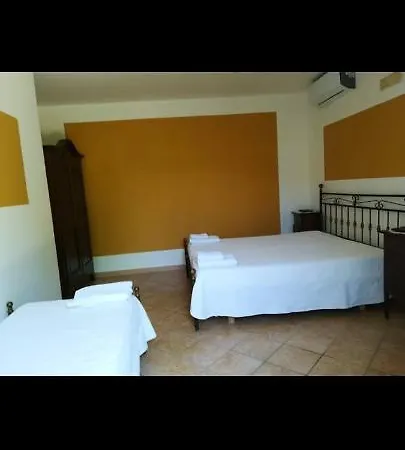 Studio With Sea View Enclosed Garden And Wifi At شقة *